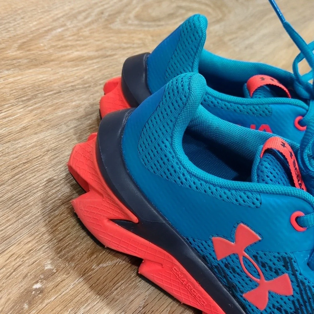 🧡💙 Under Armour Blue and Neon Orange Sneakers size 5Y 🧡💙 LIKE NEW!!!